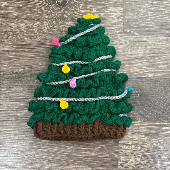 Knitted infant/toddler Christmas tree hat with a knitted string of lights - Picture 1 of 6